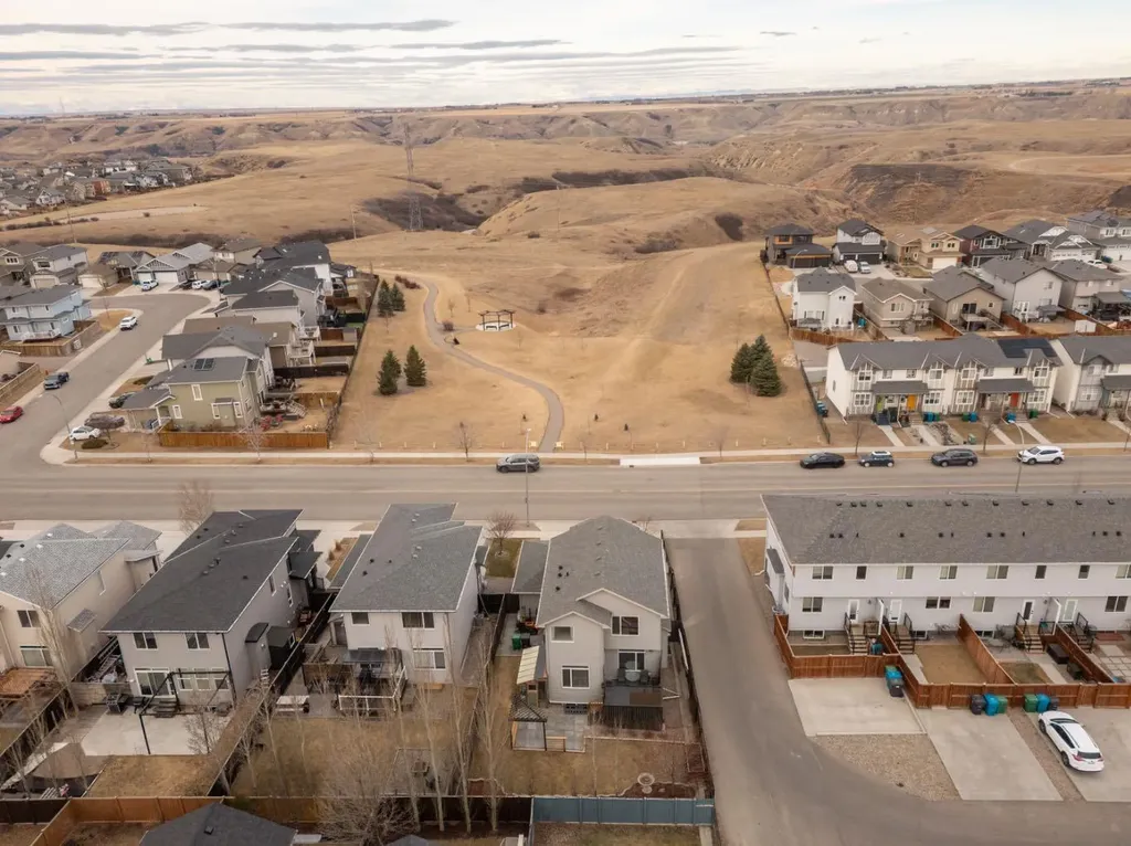 327 Mildred Dobbs Boulevard N Lethbridge AB T1H6G7