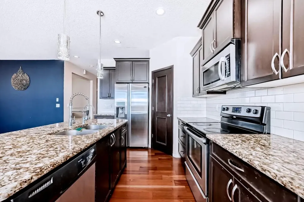 46 Cranford Gardens SE Calgary AB T3M 0W4