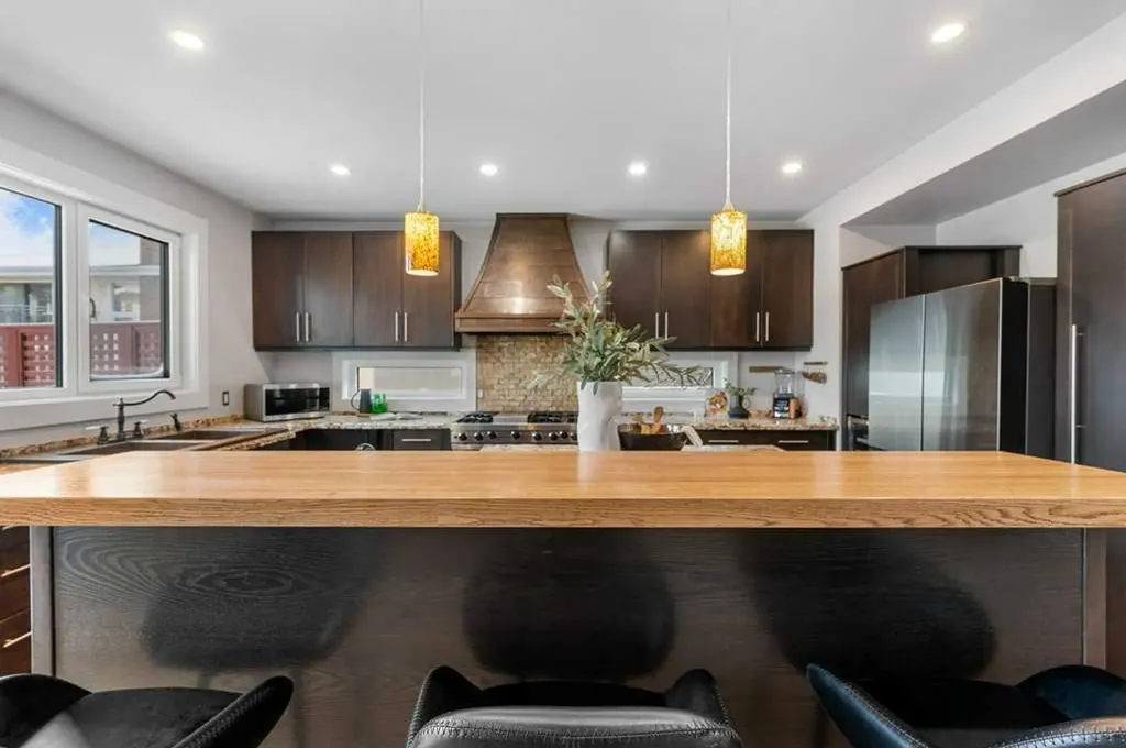 630 25 Avenue NE Calgary AB T2E 1Y5