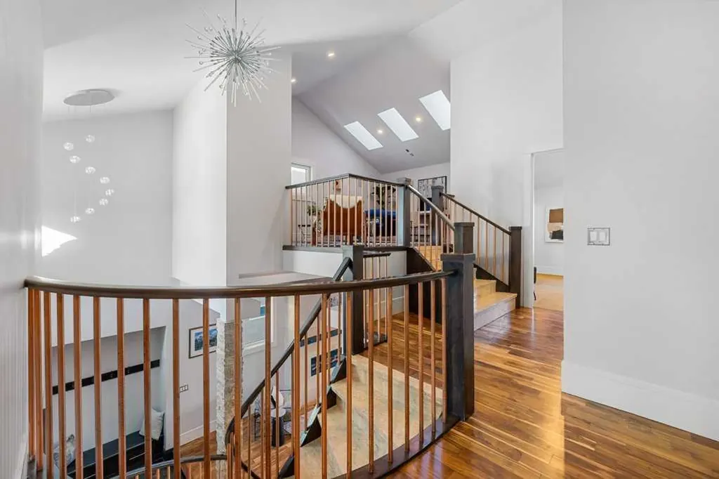 630 25 Avenue NE Calgary AB T2E 1Y5