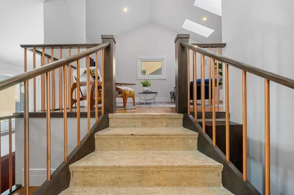 630 25 Avenue NE Calgary AB T2E 1Y5