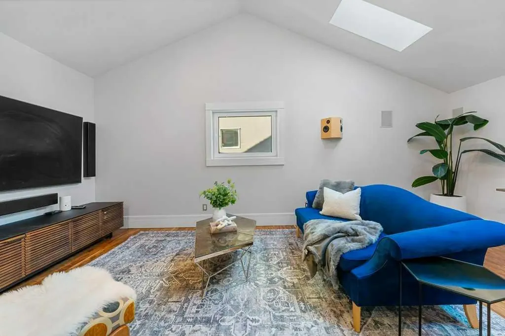 630 25 Avenue NE Calgary AB T2E 1Y5