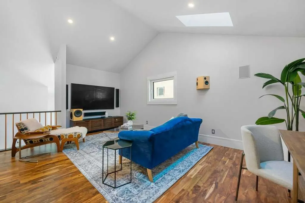 630 25 Avenue NE Calgary AB T2E 1Y5