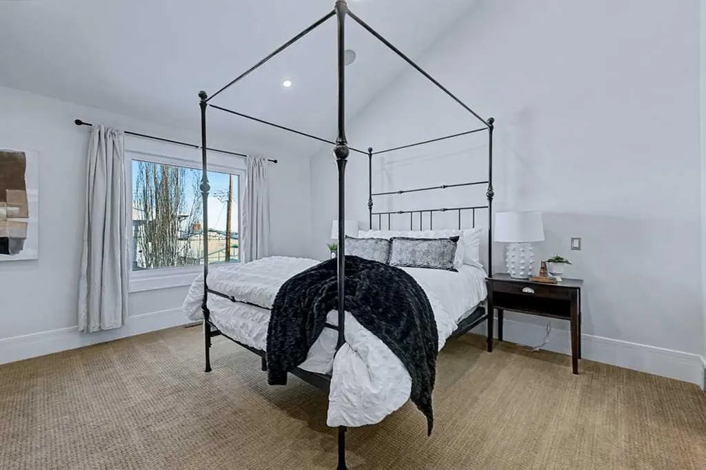 630 25 Avenue NE Calgary AB T2E 1Y5