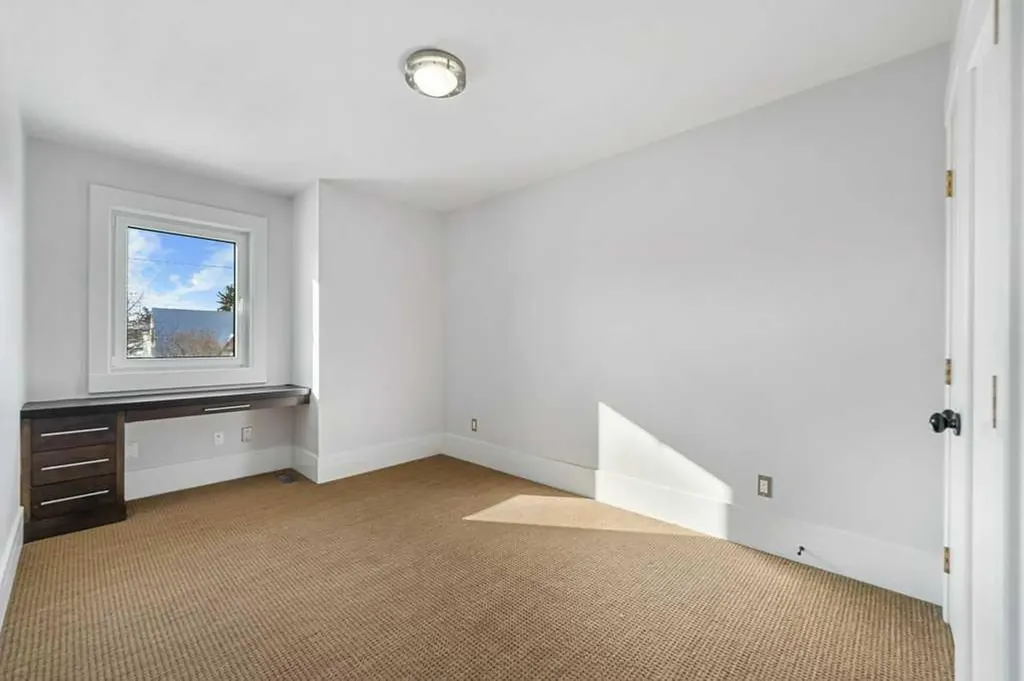 630 25 Avenue NE Calgary AB T2E 1Y5