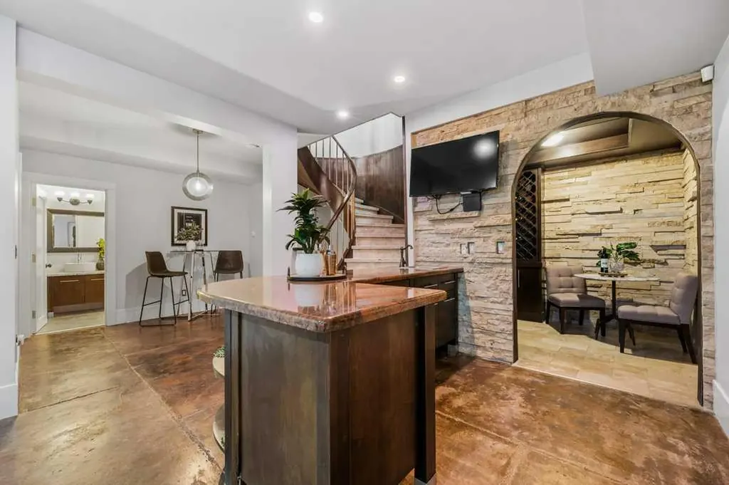 630 25 Avenue NE Calgary AB T2E 1Y5