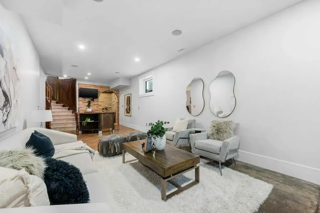 630 25 Avenue NE Calgary AB T2E 1Y5