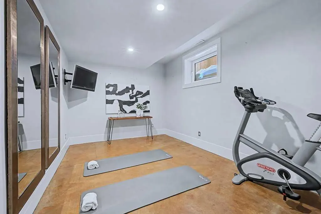 630 25 Avenue NE Calgary AB T2E 1Y5