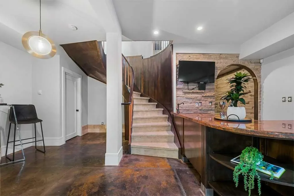 630 25 Avenue NE Calgary AB T2E 1Y5