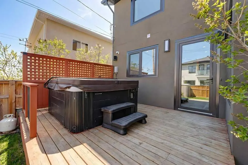 630 25 Avenue NE Calgary AB T2E 1Y5