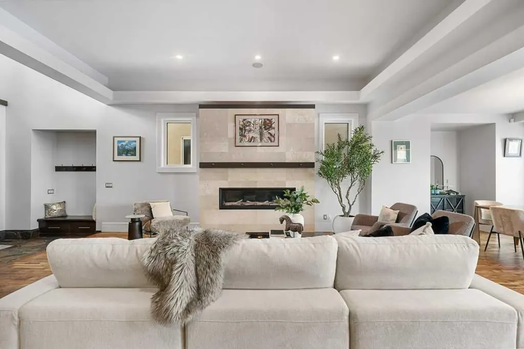 630 25 Avenue NE Calgary AB T2E 1Y5