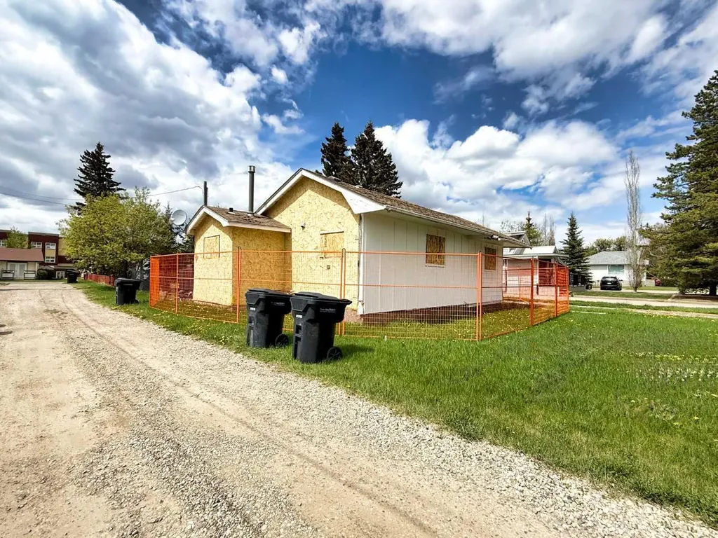 4906 52 Avenue Olds AB T4H 1H2