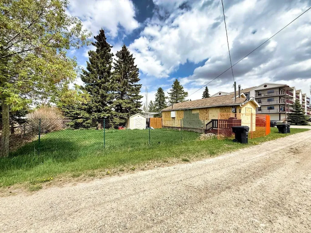 4906 52 Avenue Olds AB T4H 1H2