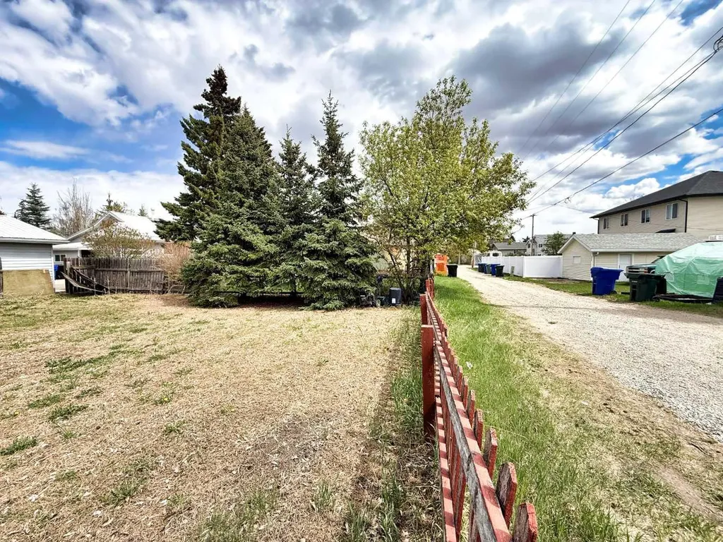 4906 52 Avenue Olds AB T4H 1H2