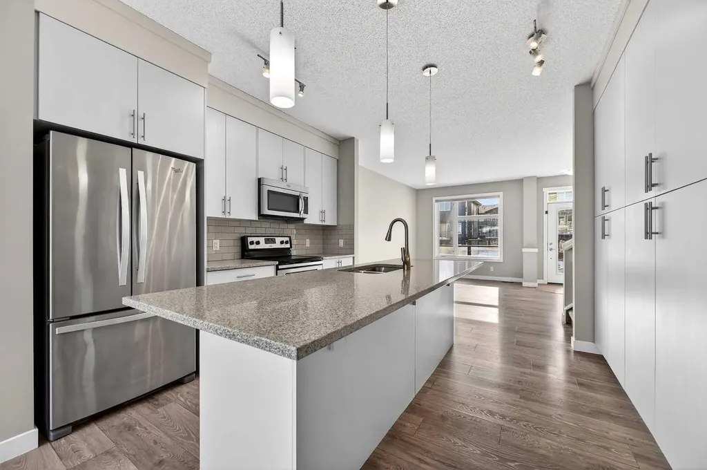 30 Sage Bluff Gate NW Calgary AB T3R 0Y9