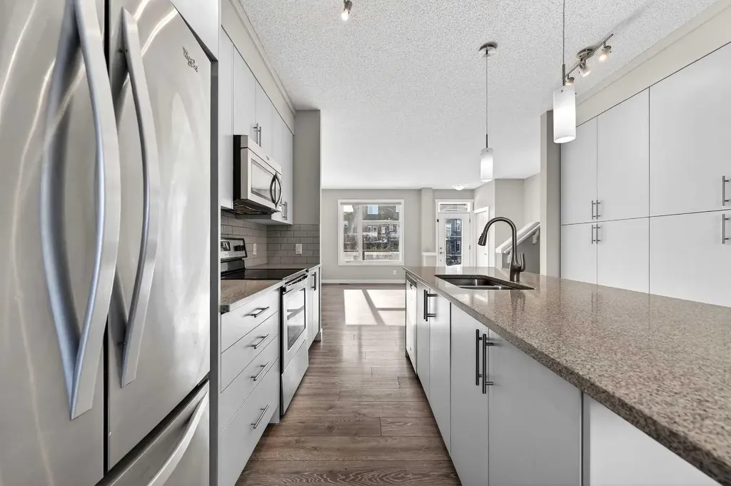 30 Sage Bluff Gate NW Calgary AB T3R 0Y9