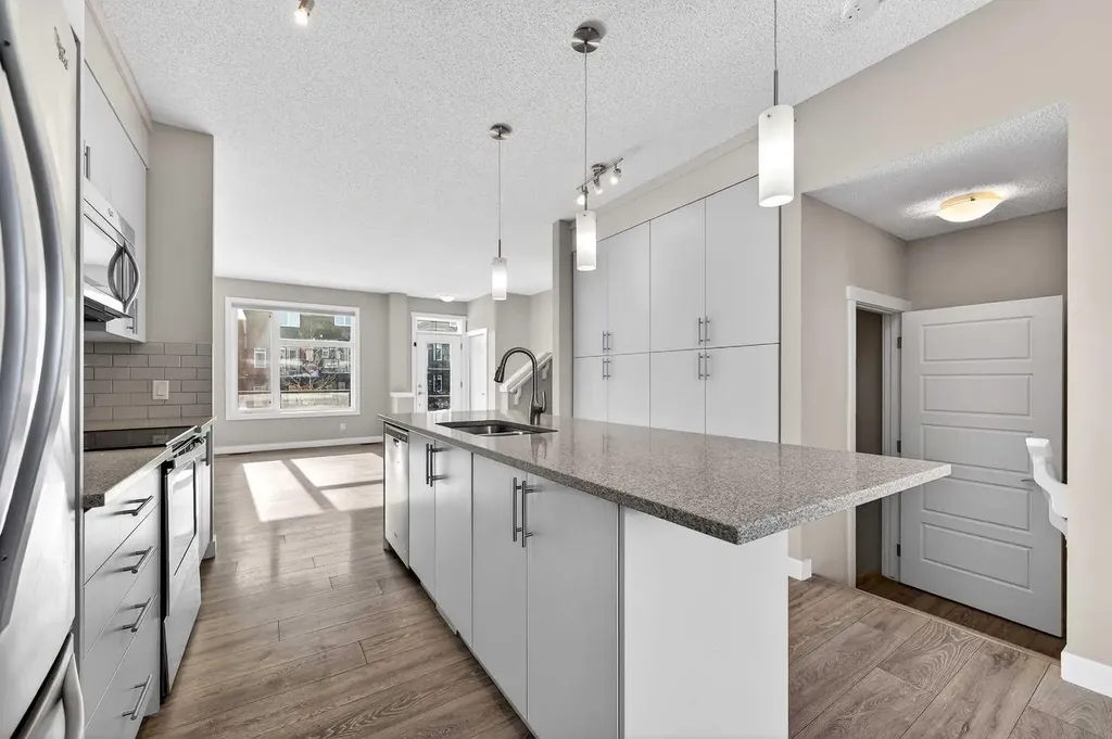 30 Sage Bluff Gate NW Calgary AB T3R 0Y9
