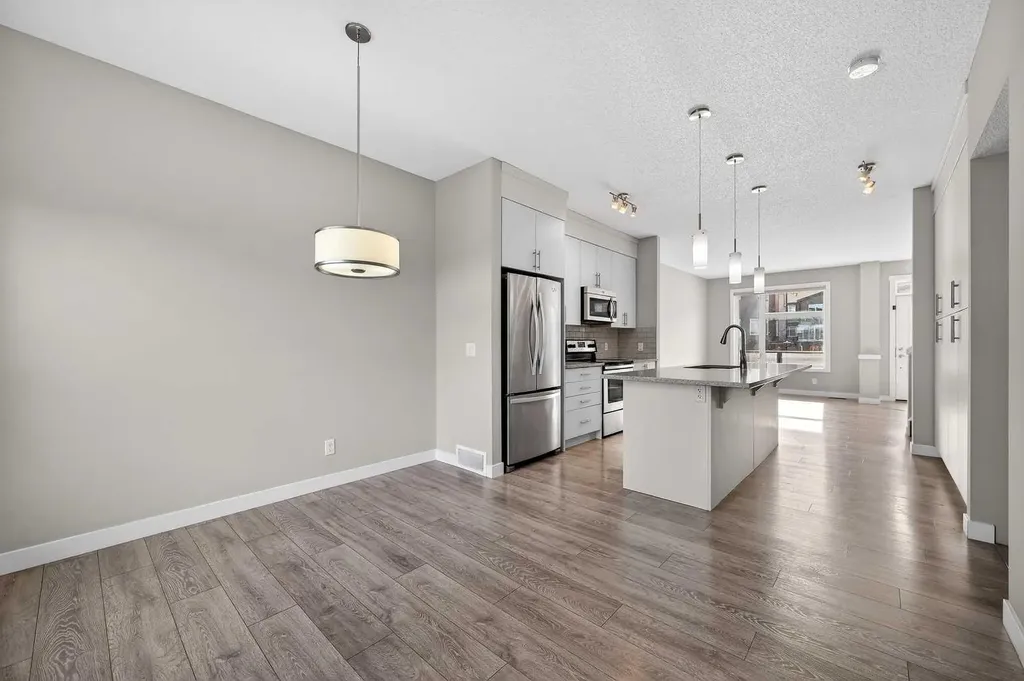 30 Sage Bluff Gate NW Calgary AB T3R 0Y9