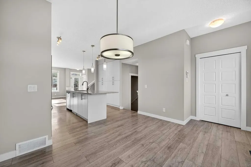 30 Sage Bluff Gate NW Calgary AB T3R 0Y9