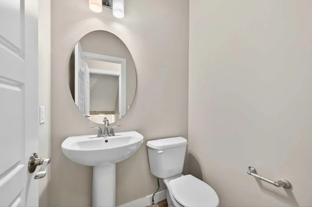 30 Sage Bluff Gate NW Calgary AB T3R 0Y9