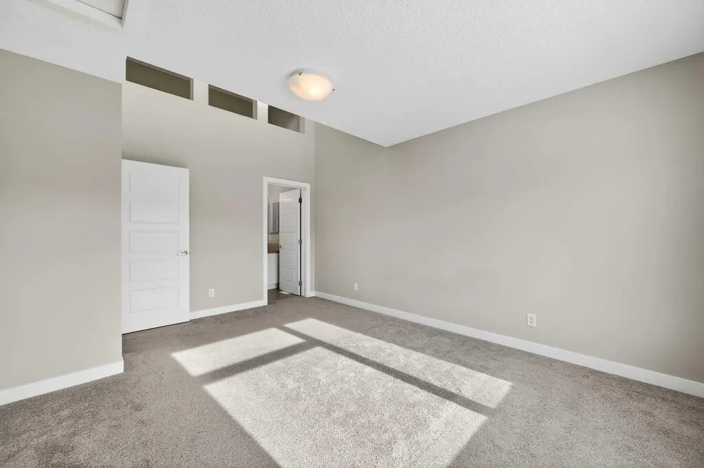 30 Sage Bluff Gate NW Calgary AB T3R 0Y9