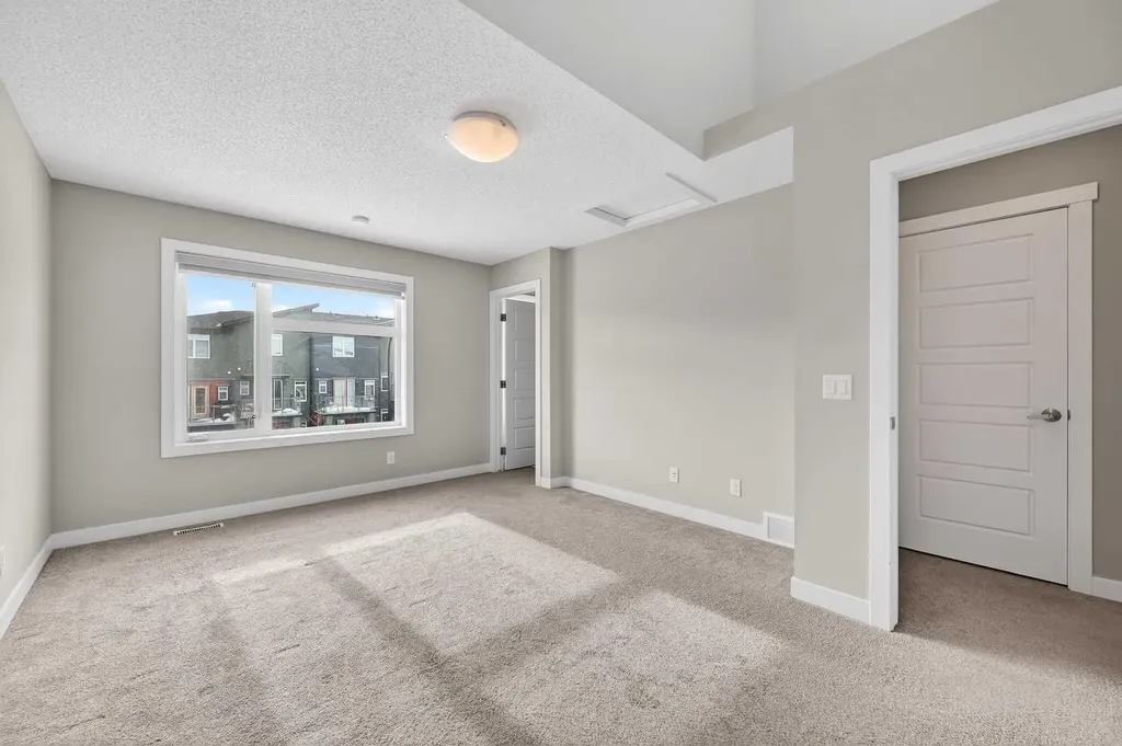 30 Sage Bluff Gate NW Calgary AB T3R 0Y9