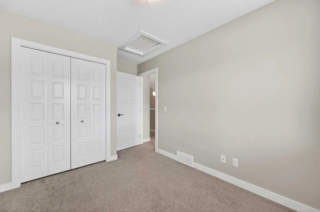 30 Sage Bluff Gate NW Calgary AB T3R 0Y9