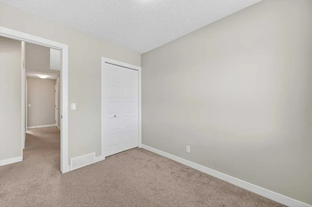 30 Sage Bluff Gate NW Calgary AB T3R 0Y9