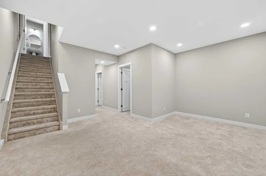 30 Sage Bluff Gate NW Calgary AB T3R 0Y9