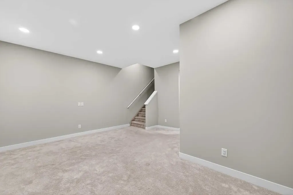 30 Sage Bluff Gate NW Calgary AB T3R 0Y9