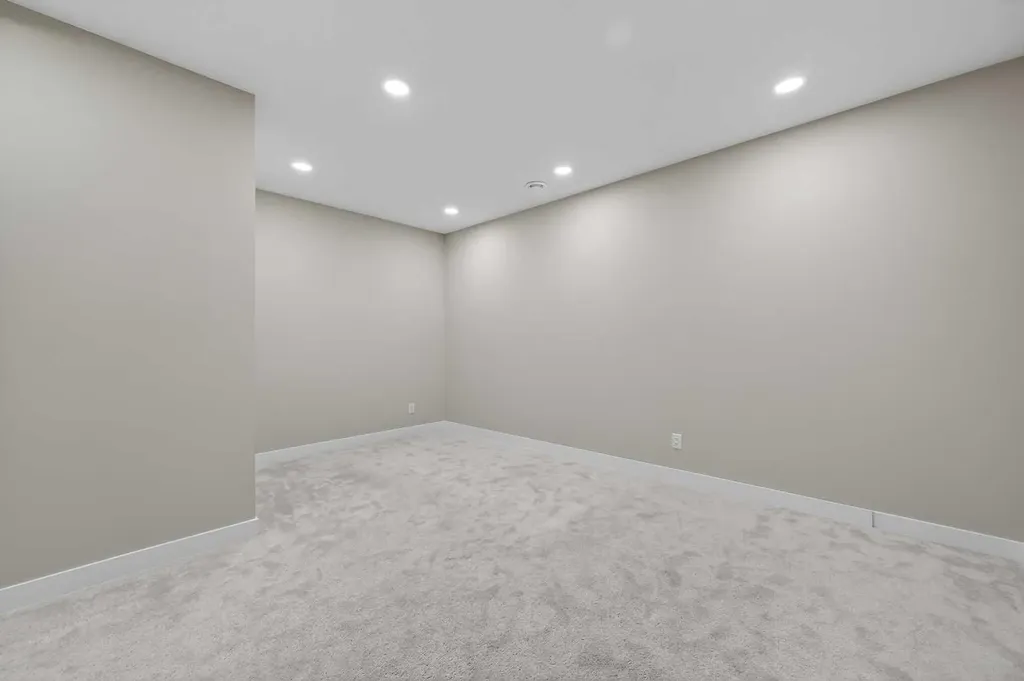 30 Sage Bluff Gate NW Calgary AB T3R 0Y9