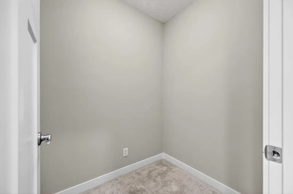 30 Sage Bluff Gate NW Calgary AB T3R 0Y9