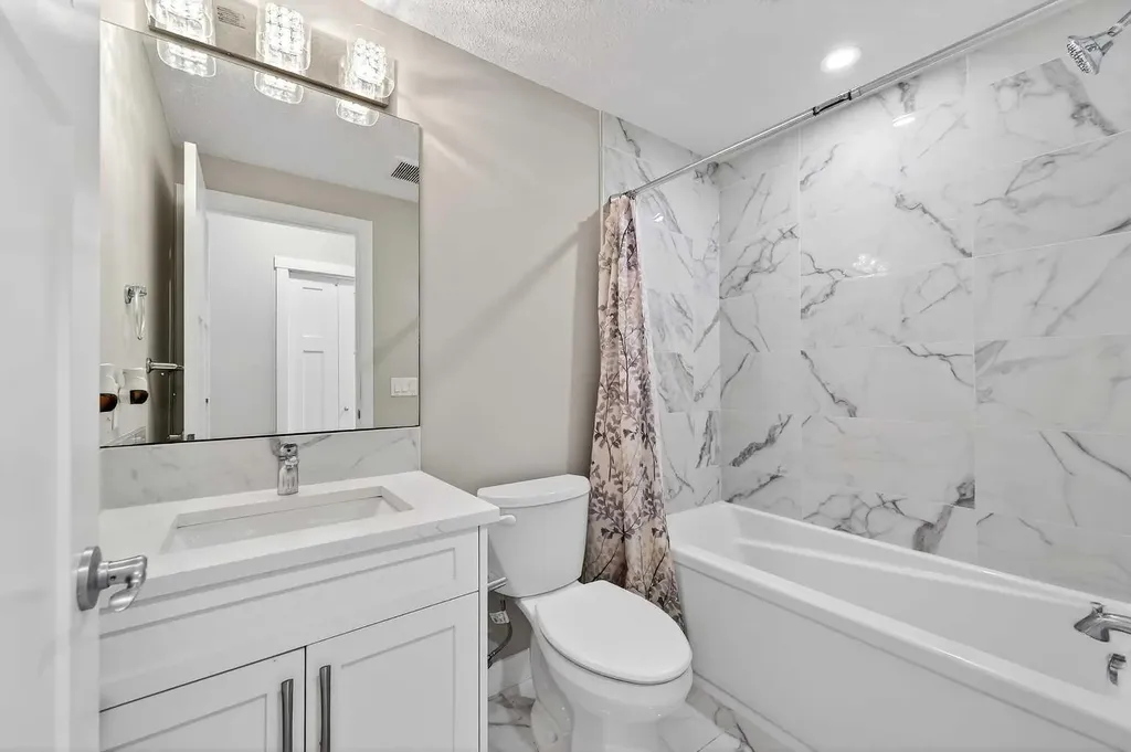 30 Sage Bluff Gate NW Calgary AB T3R 0Y9