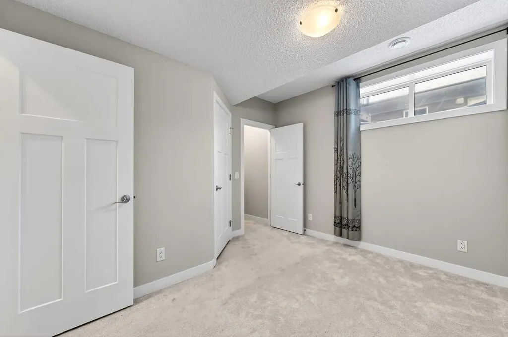 30 Sage Bluff Gate NW Calgary AB T3R 0Y9