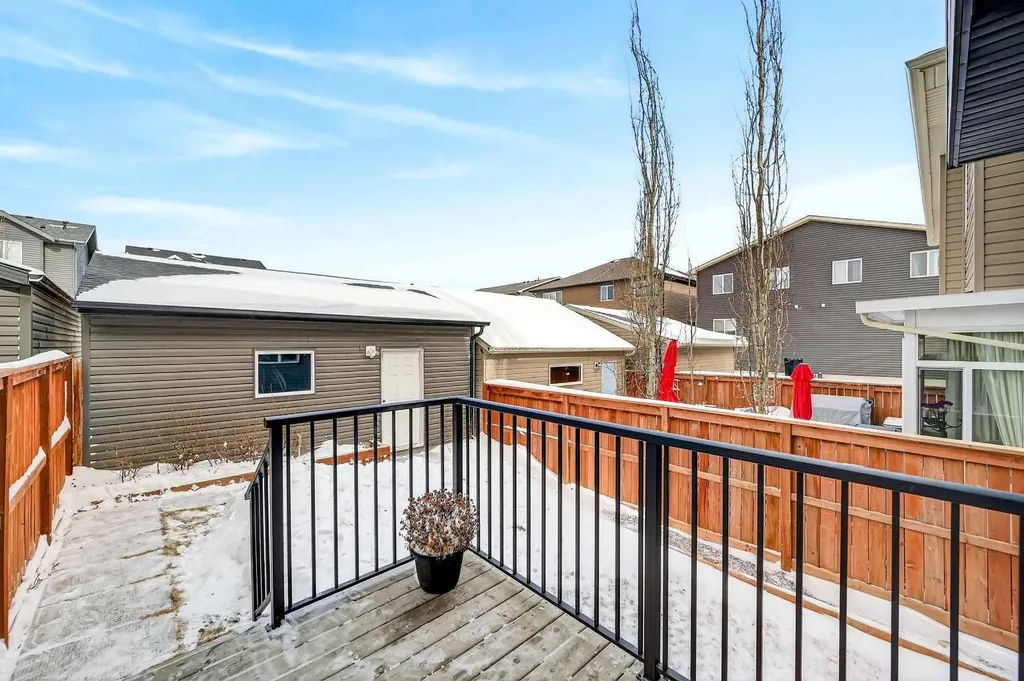 30 Sage Bluff Gate NW Calgary AB T3R 0Y9