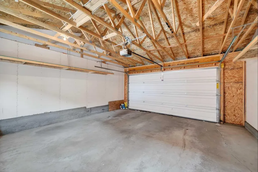 30 Sage Bluff Gate NW Calgary AB T3R 0Y9