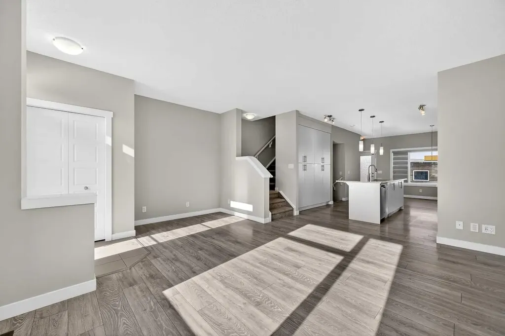 30 Sage Bluff Gate NW Calgary AB T3R 0Y9