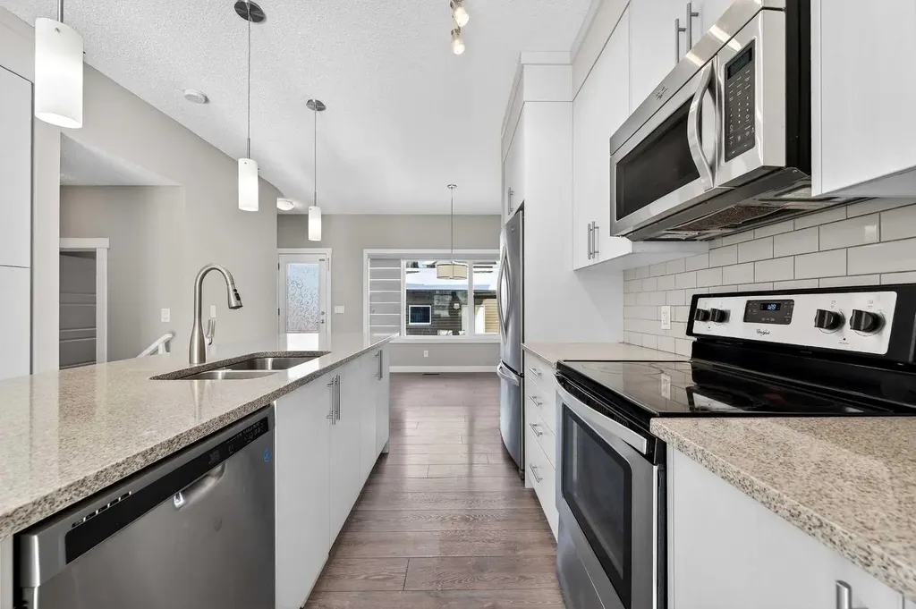 30 Sage Bluff Gate NW Calgary AB T3R 0Y9