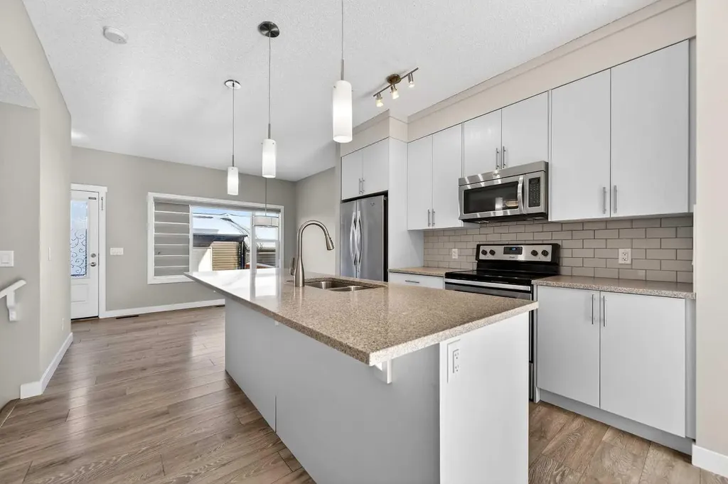 30 Sage Bluff Gate NW Calgary AB T3R 0Y9