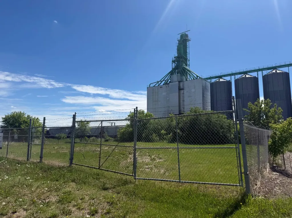 4719 Railway Avenue Vermilion AB T9X 1E6