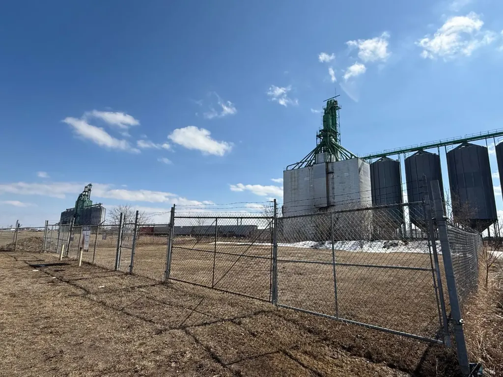 4719 Railway Avenue Vermilion AB T9X 1E6