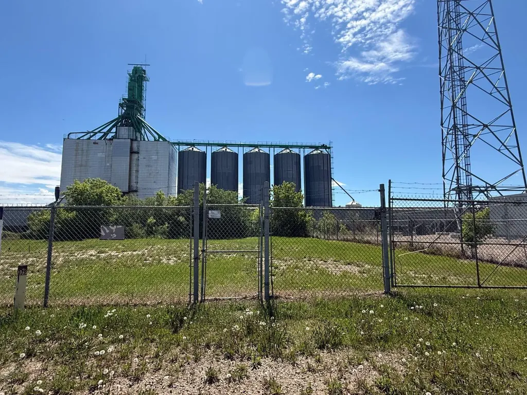 4719 Railway Avenue Vermilion AB T9X 1E6