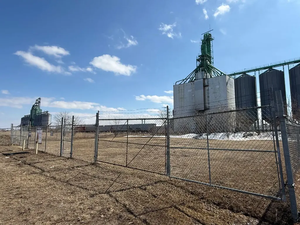 4719 Railway Avenue Vermilion AB T9X 1E6