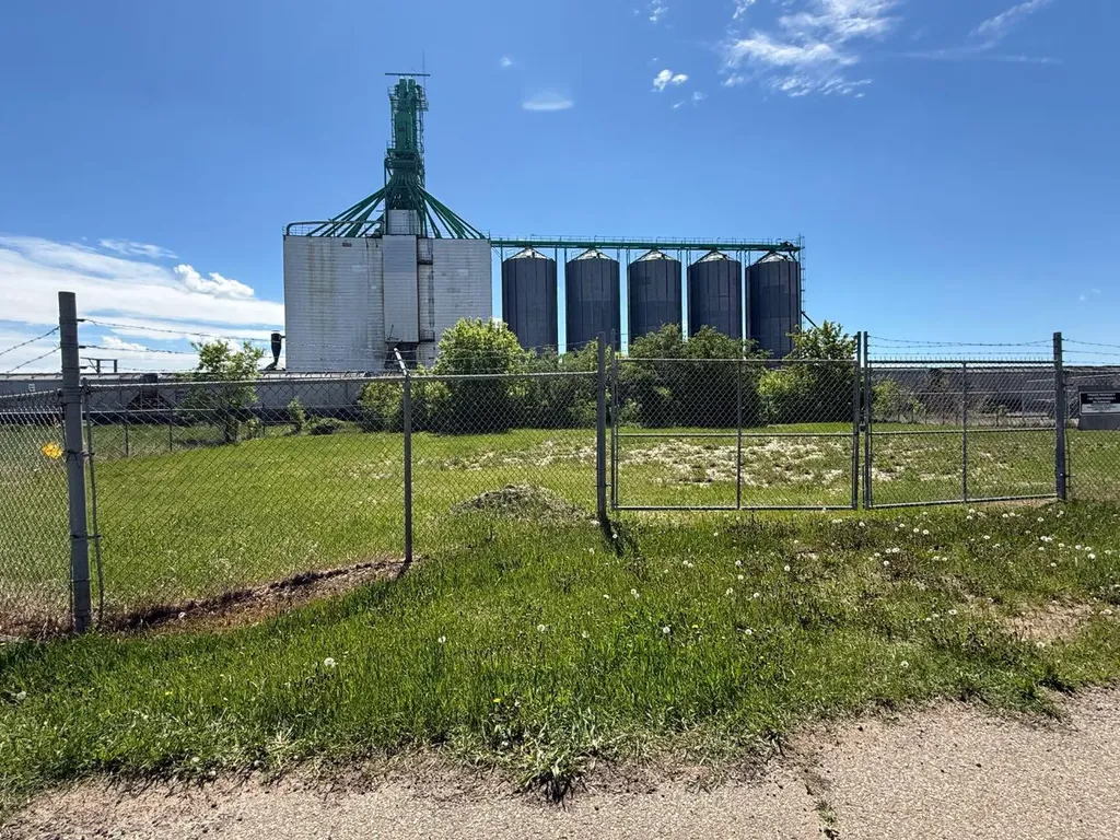 4719 Railway Avenue Vermilion AB T9X 1E6
