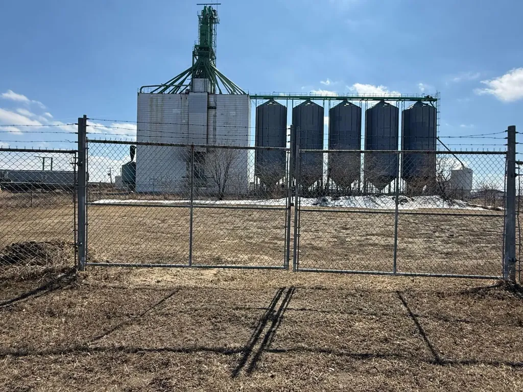 4719 Railway Avenue Vermilion AB T9X 1E6