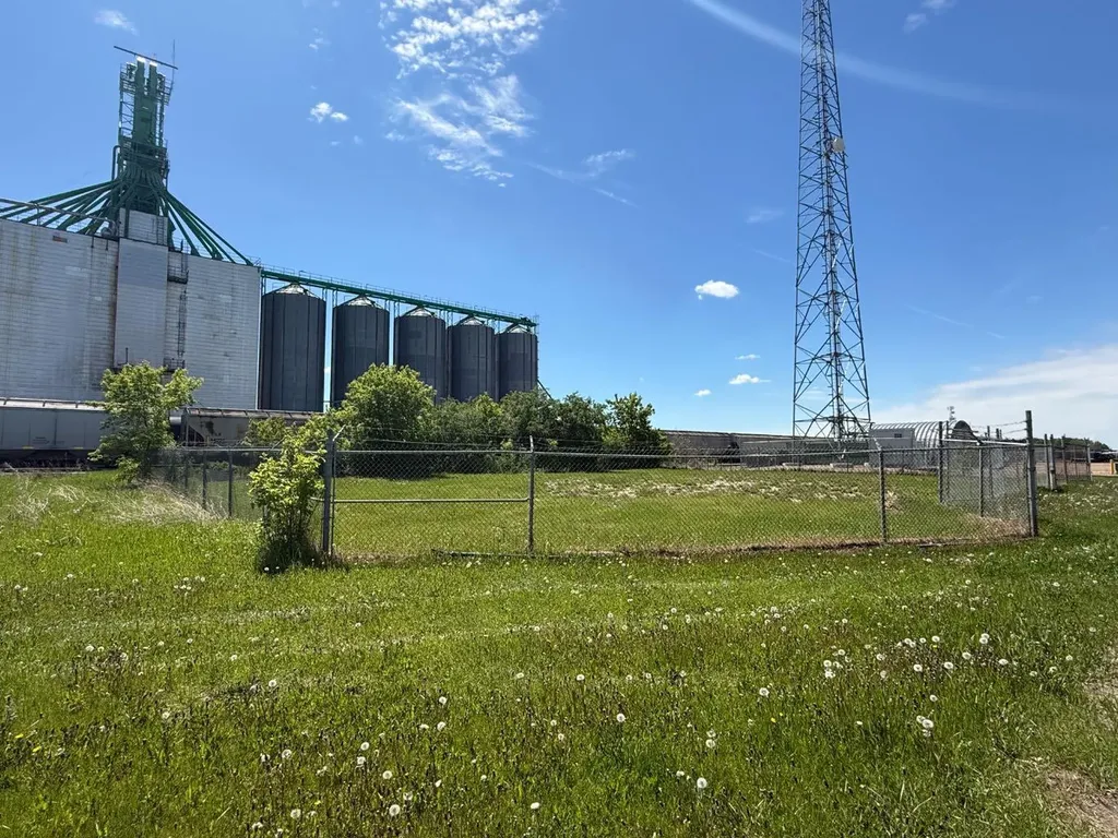 4719 Railway Avenue Vermilion AB T9X 1E6