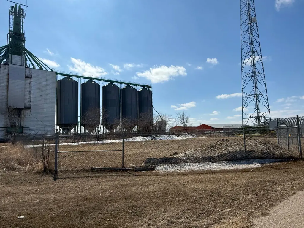 4719 Railway Avenue Vermilion AB T9X 1E6