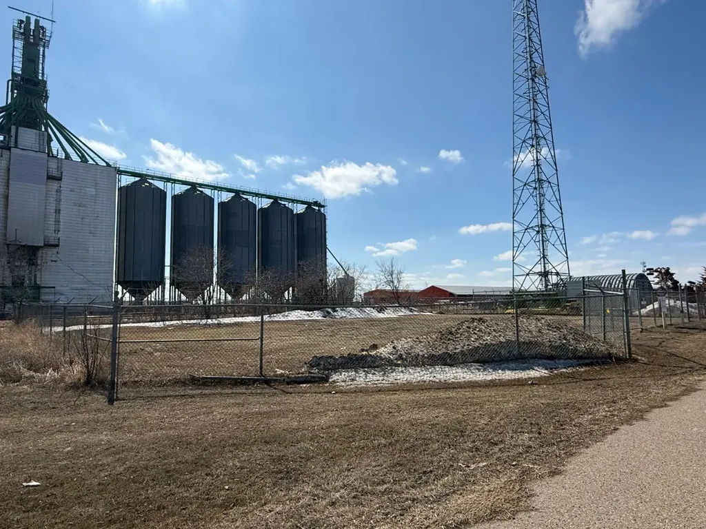 4719 Railway Avenue Vermilion AB T9X 1E6