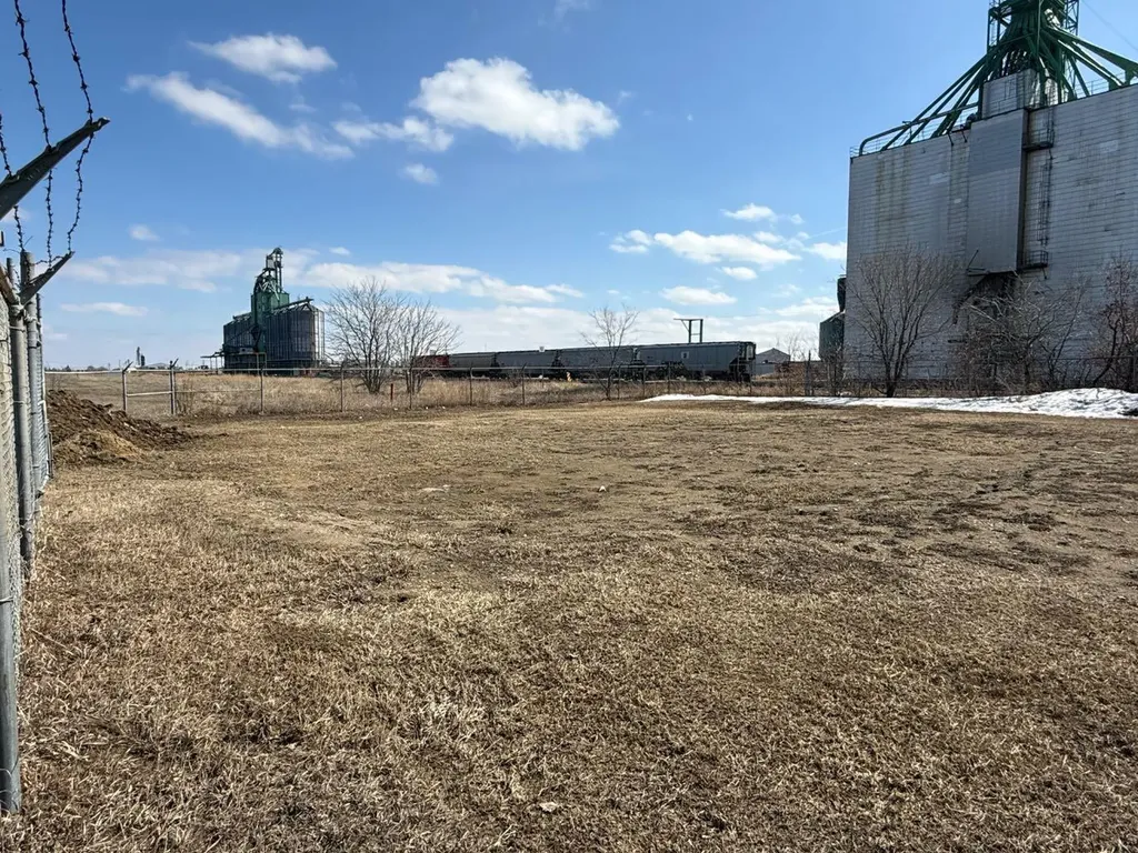 4719 Railway Avenue Vermilion AB T9X 1E6