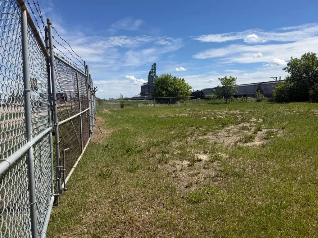 4719 Railway Avenue Vermilion AB T9X 1E6